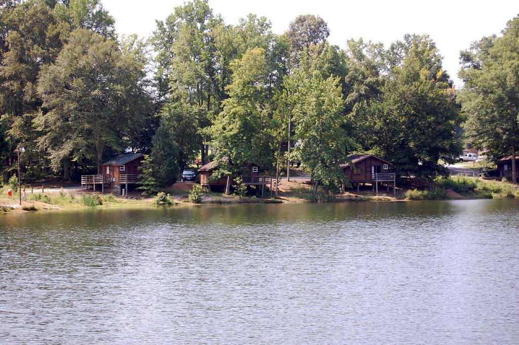 Forest Lake Camping Resort Lakefront Cabin 8 Advance Extérieur photo