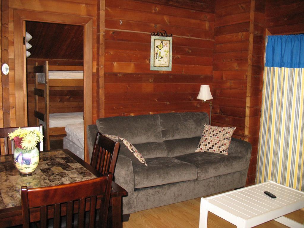 Forest Lake Camping Resort Lakefront Cabin 8 Advance Extérieur photo