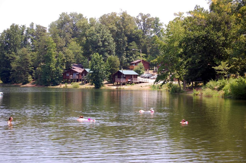 Forest Lake Camping Resort Lakefront Cabin 8 Advance Extérieur photo